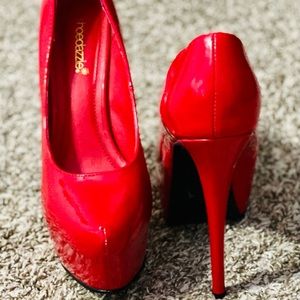 Candy 🍭 apple 🍎 red platform heels